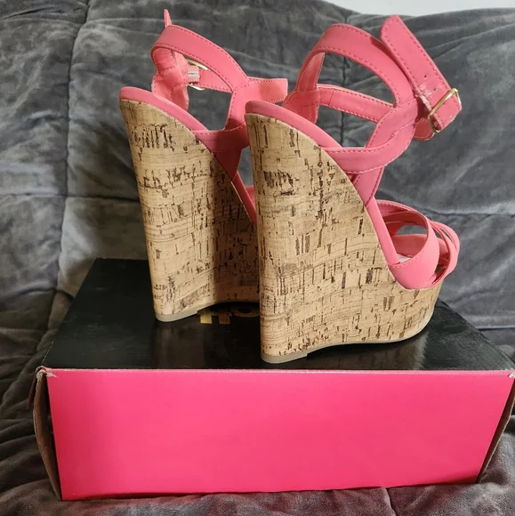 Coral Heels size 7 - Picture 2 of 4